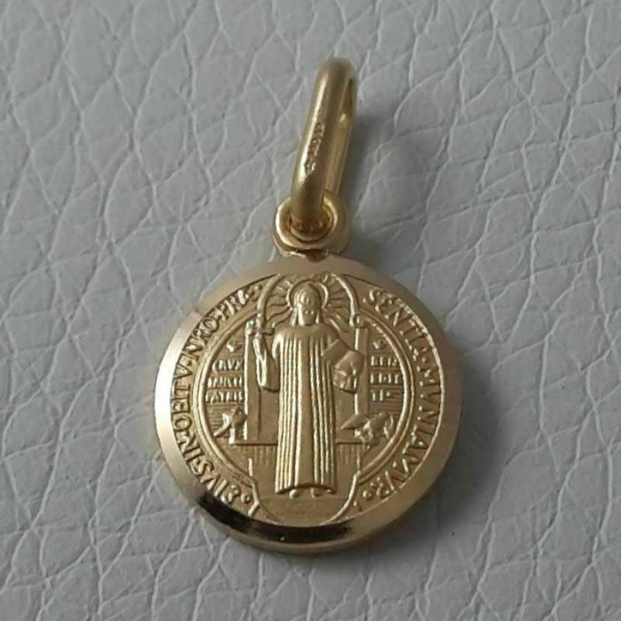 Vaticanum Gioielli in Oro Croce Di San Benedetto Crux Sancti Patris Benedicti Medaglia Sacra Pendente Tonda Conio Gr 1,75 Oro Giallo 18Kt Bordo Liscio Uni Donna Uomo First Communion