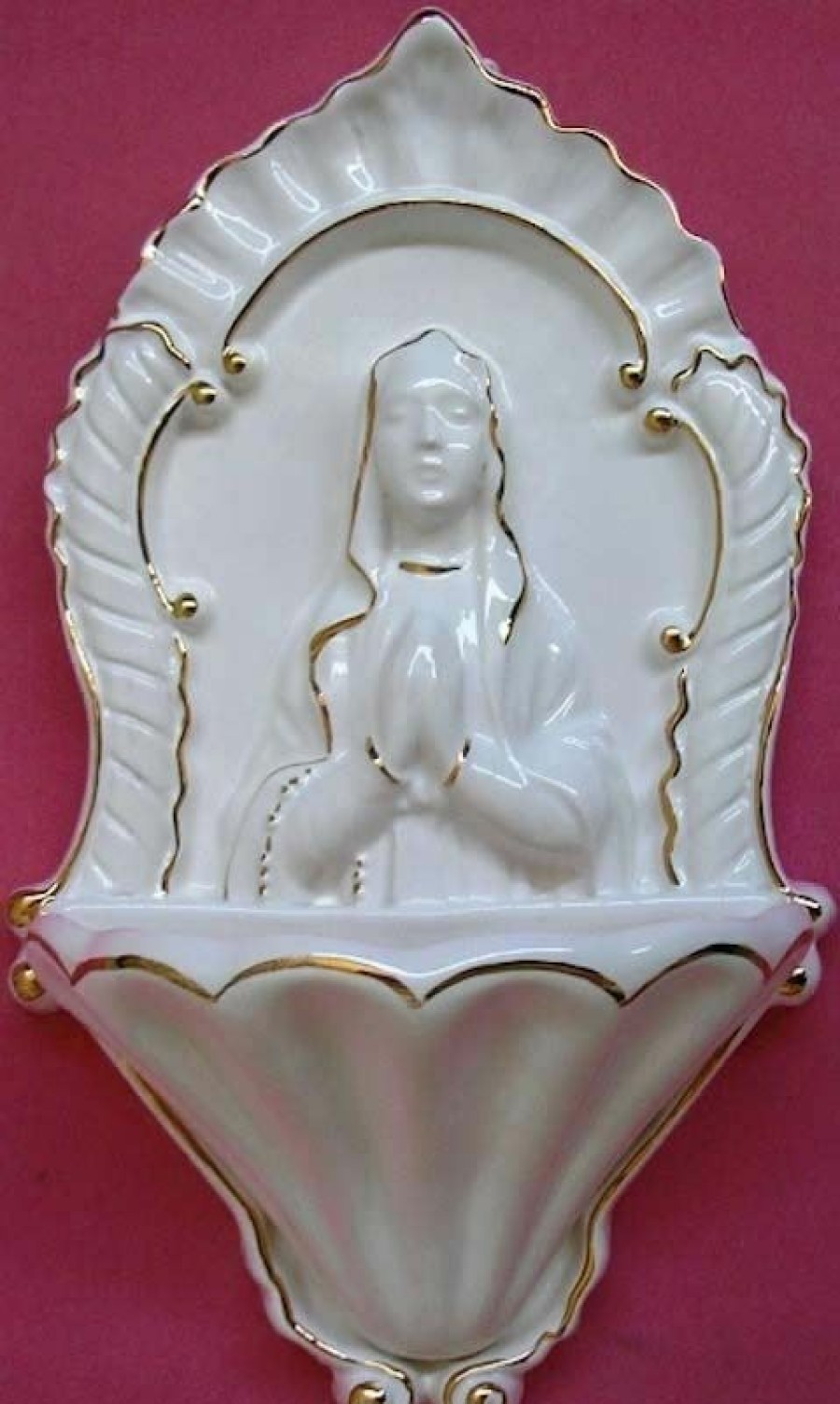 Maioliche Deruta Madonna In Preghiera Acquasantiera Cm 26 (10,2 In) Ceramica Invetriata Bianca Filo Oro Sacred & Religious Ceramics