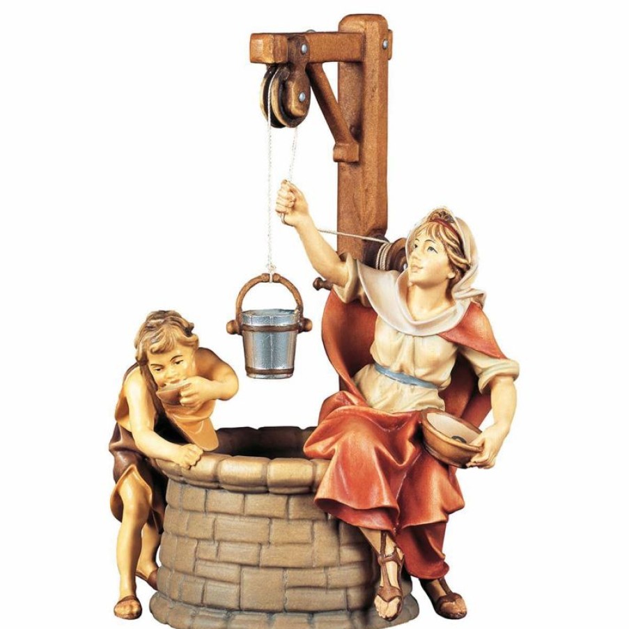 ULPE Wood Art Catalogo Gruppo Al Pozzo 3 Pezzi Cm 23 (9,1 Inch) Presepe Ulrich Dipinto A Mano Statue Artigianali In Legno Val Gardena Stile Barocco Wall Crucifixes