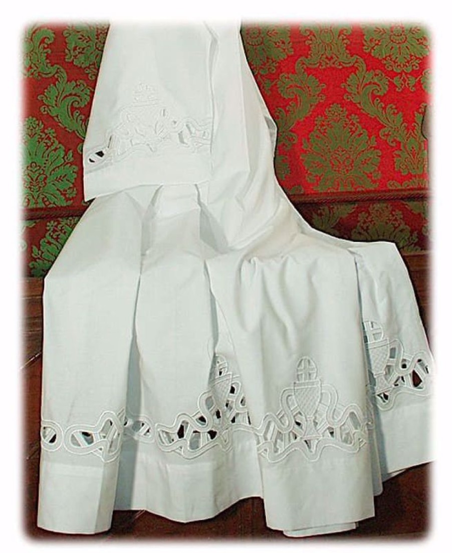 Confezioni e Ricami 1926 - Paramenti Sacri su Misura Su Misura Camicione Liturgico Collo Chiuso Ricamo Guipures Calice Misto Cotone Bianco Catholic Priest & Liturgical Vestments