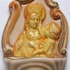 Maioliche Deruta Beata Vergine Con Bambino E Fiori Acquasantiera Cm 14 (5,5 In) Ceramica Invetriata Dipinta A Mano Sacred & Religious Ceramics