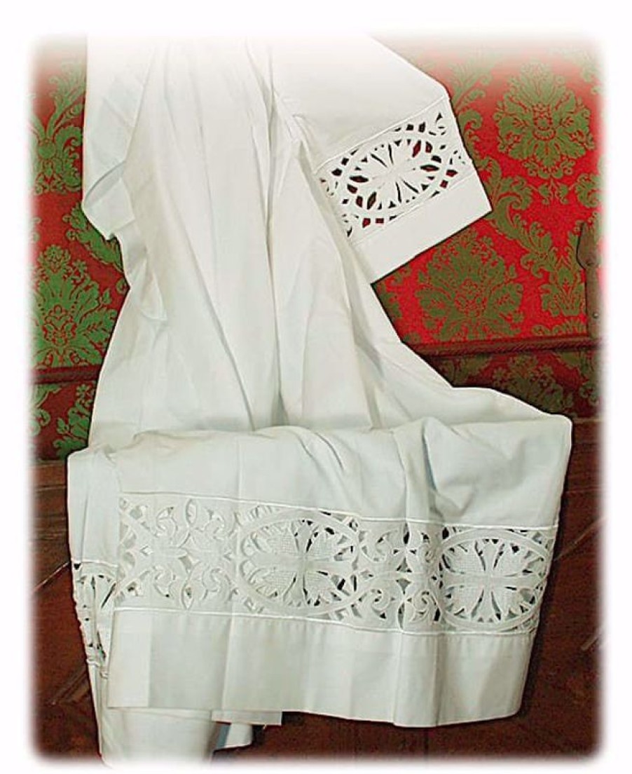 Confezioni e Ricami 1926 - Paramenti Sacri su Misura Su Misura Camicione Liturgico Collo Chiuso Ricamo Guipures Croci Grandi Misto Cotone Bianco Catholic Priest & Liturgical Vestments