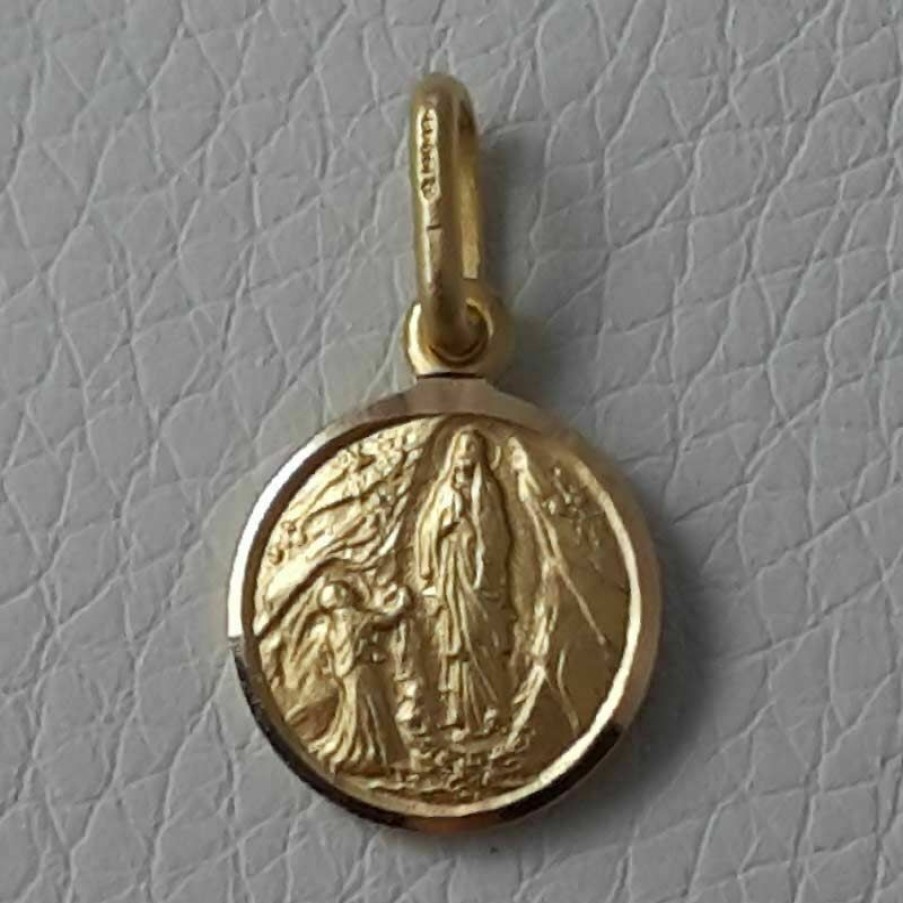 Vaticanum Gioielli in Oro Madonna Nostra Signora Di Lourdes Medaglia Sacra Pendente Tonda Conio Gr 1,5 Oro Giallo 18Kt Con Bordo Liscio Uni Donna Uomo Italian Rosaries & Made In Italy Jewelry