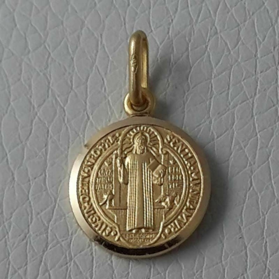 Vaticanum Gioielli in Oro Croce Di San Benedetto Crux Sancti Patris Benedicti Medaglia Sacra Pendente Tonda Conio Gr 2,4 Oro Giallo 18Kt Bordo Liscio Uni Donna Uomo First Communion