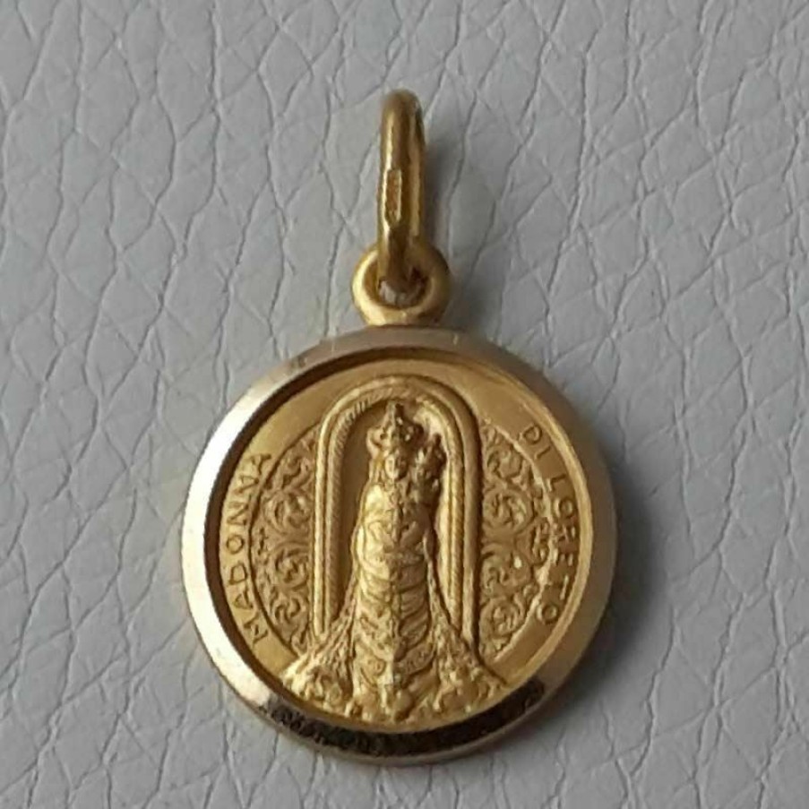 Vaticanum Gioielli in Oro Madonna Nera Di Loreto Medaglia Sacra Pendente Tonda Conio Gr 2,7 Oro Giallo 18Kt Con Bordo Liscio Uni Donna Uomo Italian Rosaries & Made In Italy Jewelry